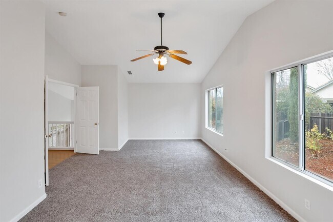 Building Photo - 408 Hansen Cir