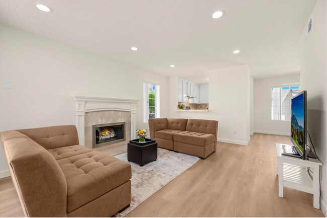 Building Photo - Beautiful, Quiet, Furnished, Upgraded Home in Heart of Torrance for Short Term Rental