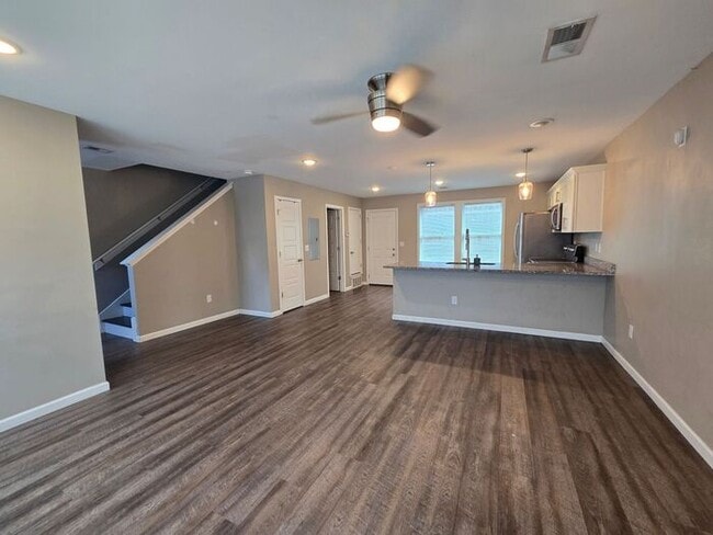 Building Photo - Live Steps from the Highland Strip — Share...