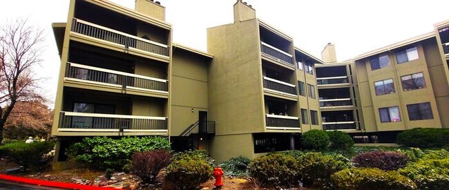 Building Photo - Amazing Idlewild Riverfront Condominium, b...