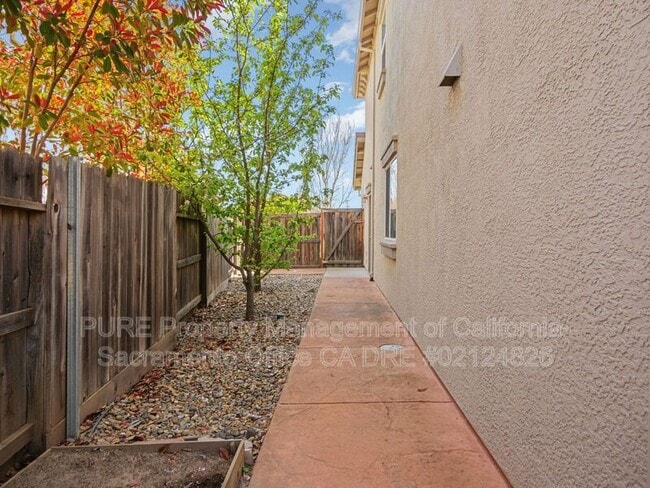 Building Photo - 2011 Misty Meadow Dr