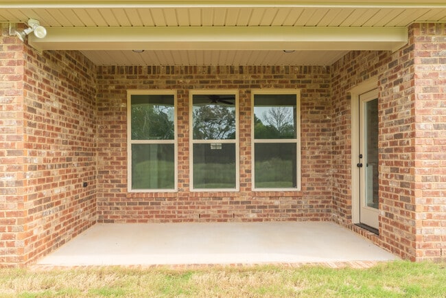 Building Photo - 163 Bowdock Dr.