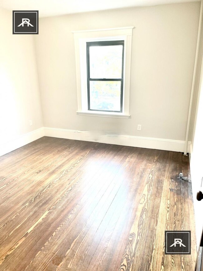 Building Photo - 3 bedroom in Brookline MA 02445