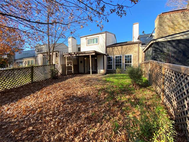 Building Photo - 606 Old Country Rd