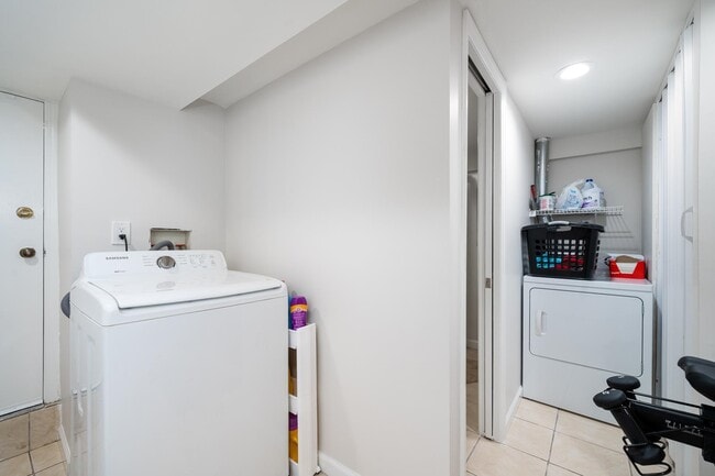 Building Photo - 67A Columbia Ave