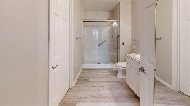 Building Photo - 300 Johnson Ferry Rd