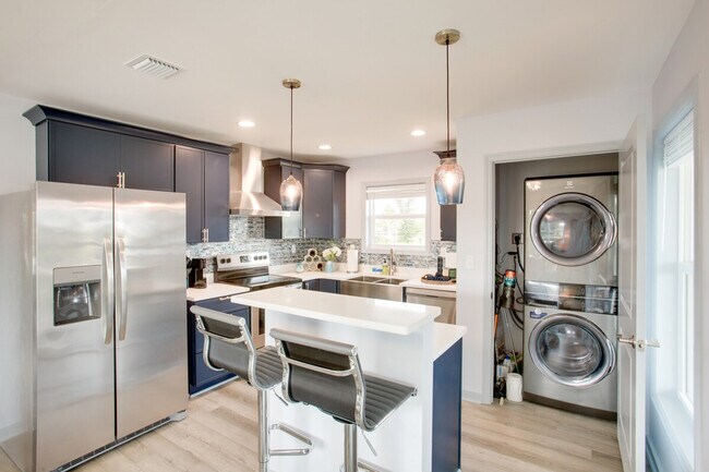 Building Photo - 13611 Catbird Dr