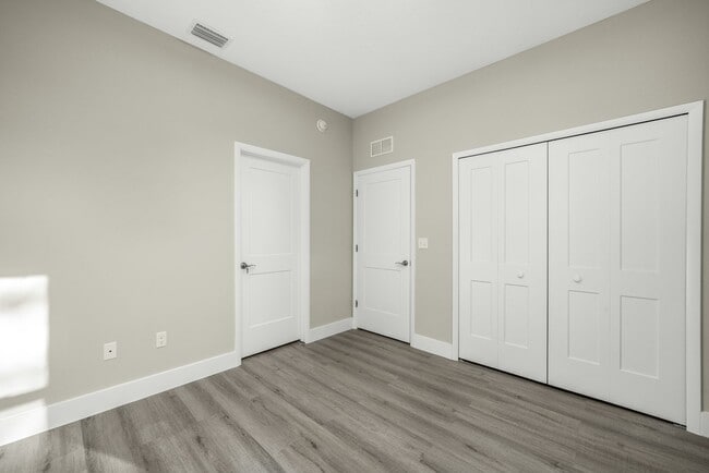 Building Photo - 3 Bedroom Home Located In The Sun N Lake Golf Community