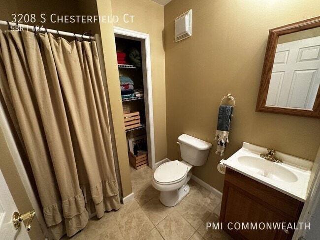 Building Photo - 3208 S Chesterfield Ct