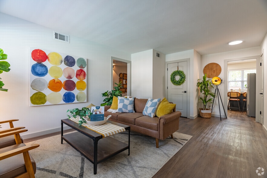 2BR, 1BA - 725SF - Living Room - Century Apartments