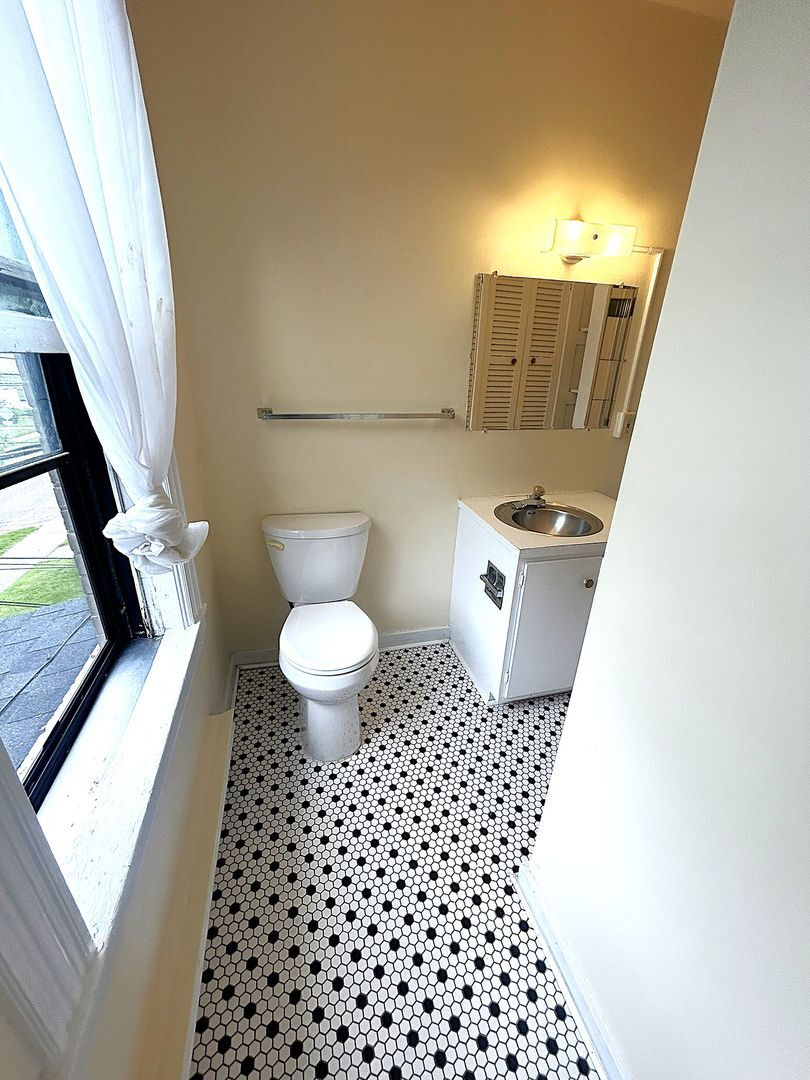 Building Photo - 46 N Prospect St