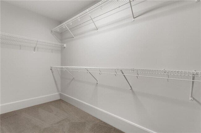 Building Photo - 528 Bismark Rd NE