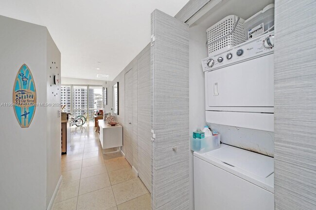 Building Photo - 465 Brickell Ave