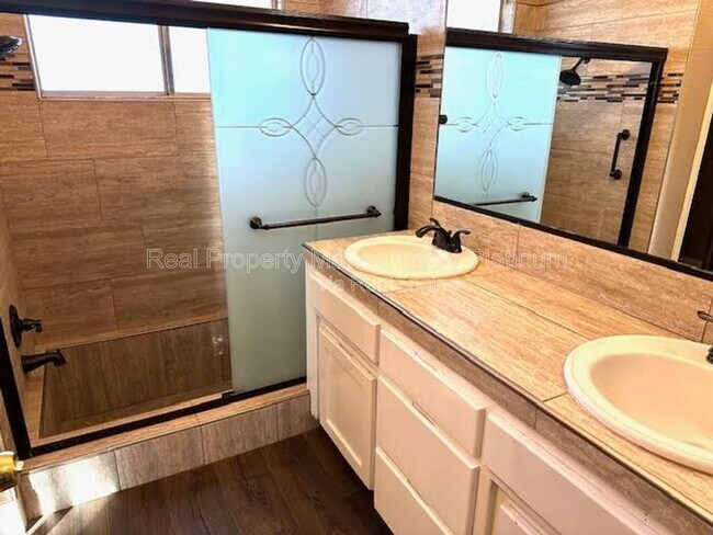 Building Photo - 6215 N McCaffrey Ave