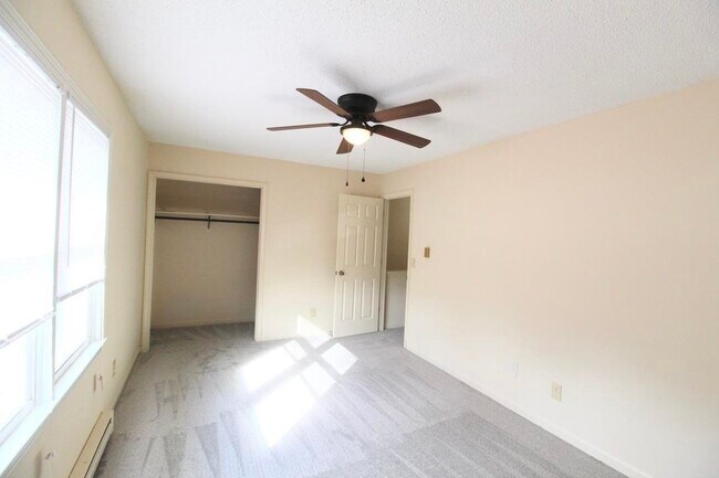 Building Photo - 405 Sherando Ct
