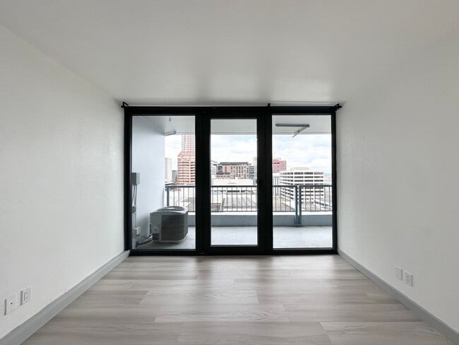 Building Photo - Newly Remodeled 1 bed 1 bath Condo in Down...