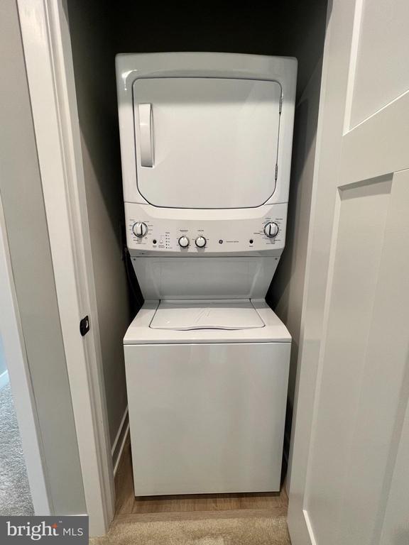 Building Photo - 5 Sidney Ln