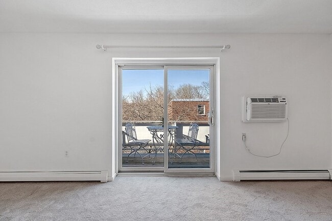 Building Photo - 272 Albion St