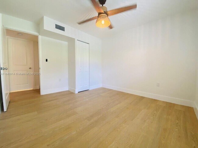 Building Photo - 10581 SW 155th Ct