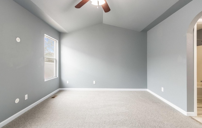 Building Photo - *FIRST MONTHS RENT FREE* 3 BED, 2 BATH MOD...