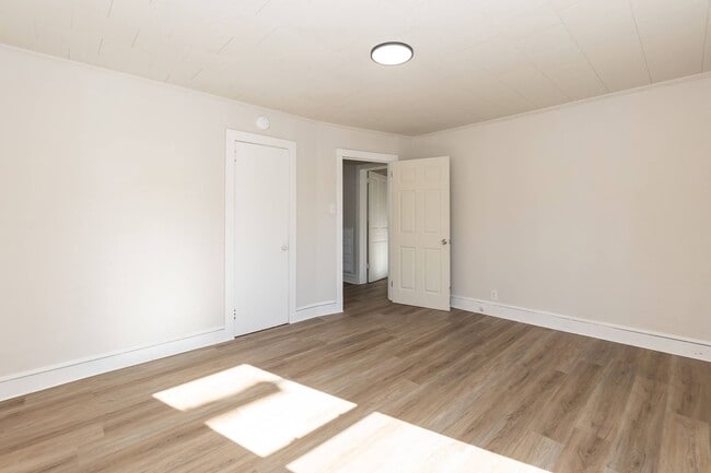 Building Photo - Renovated Two bedroom Home!