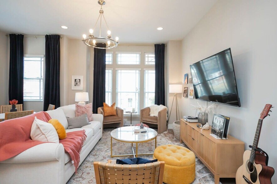 Building Photo - 713 26th Ave N