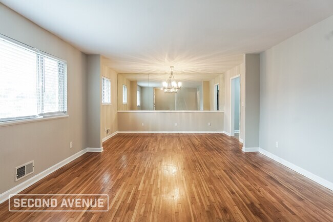 Building Photo - 325 16th Ave SW