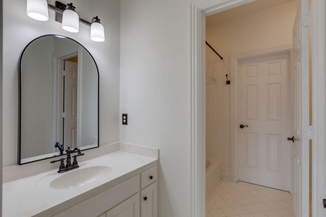 Building Photo - AVAILABLE NOW!-- Walk to Kenrose and Raven...