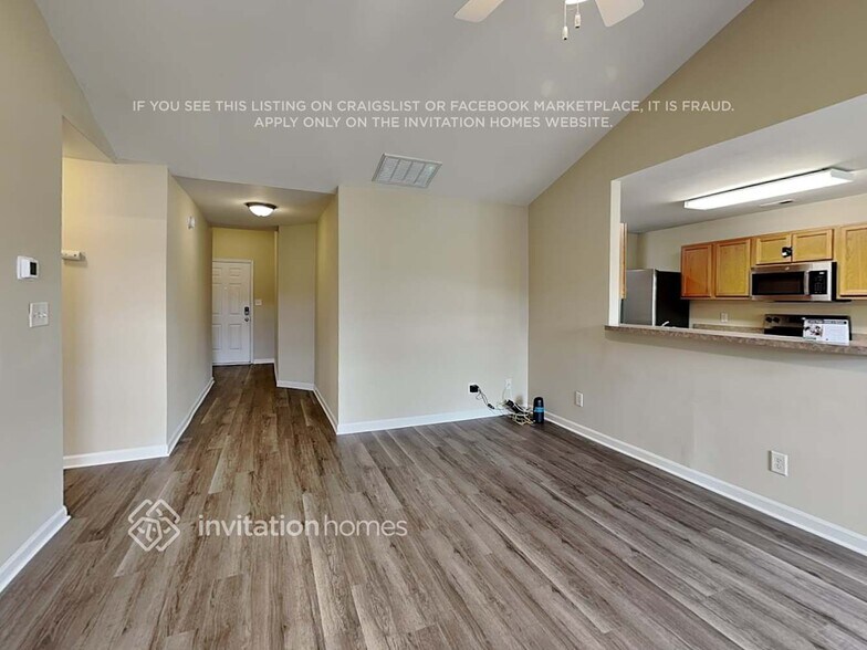 Building Photo - 2120 Centergrove Rd