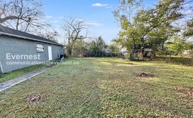 Building Photo - 620 26th St SW