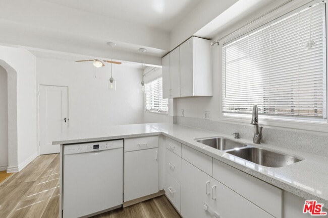 Building Photo - 1141 S Shenandoah St