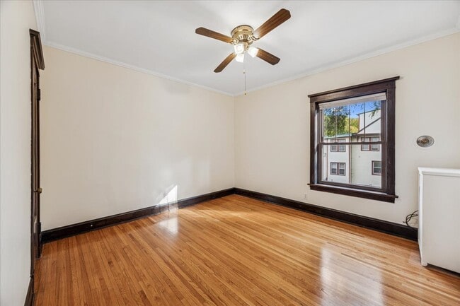 Building Photo - 5902 W Midway Park