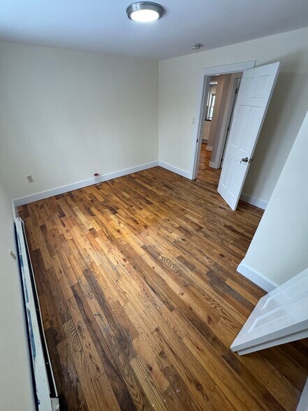 Building Photo - 27 Grant St