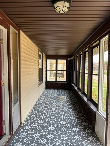 Building Photo - 3519 River Park Dr