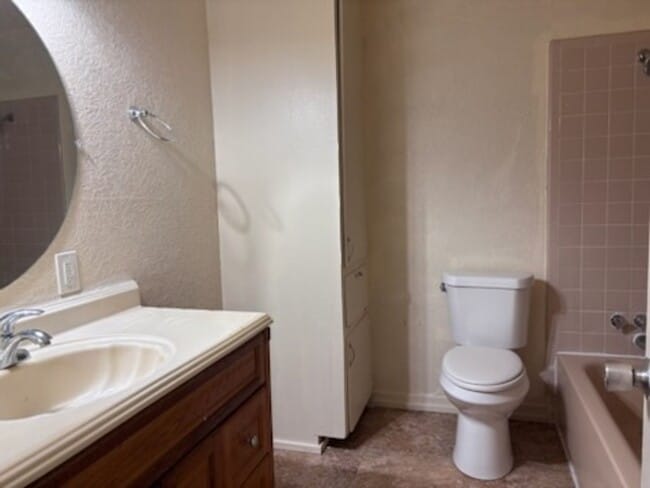 Building Photo - 1456 Glouchester Dr