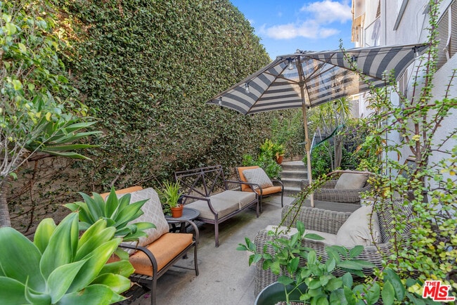 Building Photo - 1275 N Harper Ave