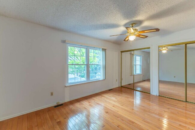 Building Photo - Welcome to your new home in the heart of T...