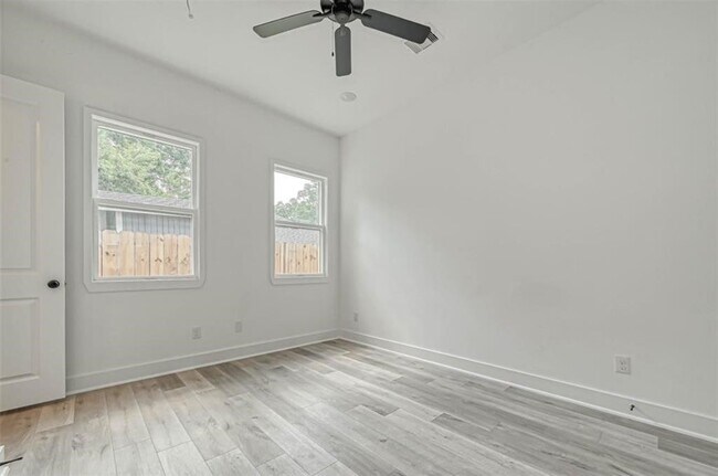 Building Photo - 8405 Schneider St