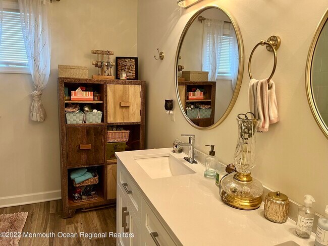 Building Photo - 218 Marine Pl