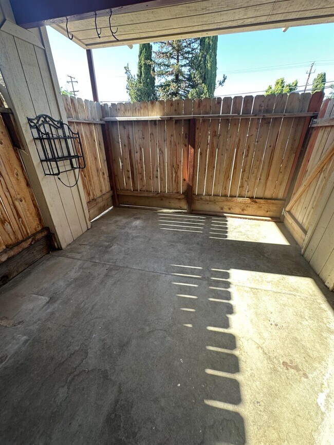 Building Photo - 1020 Jefferson Ave