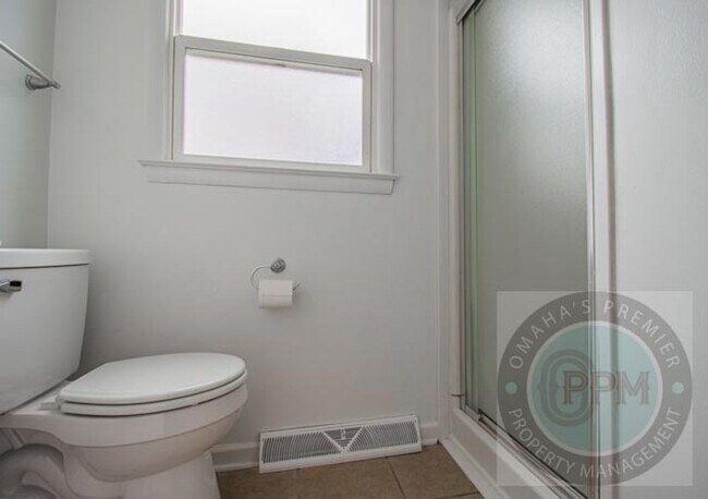 Building Photo - 1/2 OFF OF FIRST MONTH'S RENT! | Modern 3 Bd/2Ba Home | Near Aksarben