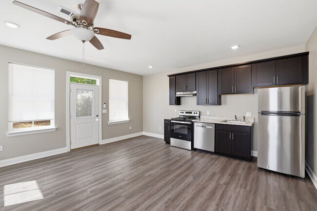 Building Photo - 705 Woodmore Ln