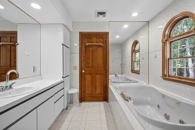 Building Photo - 92 Brook Hollow Dr