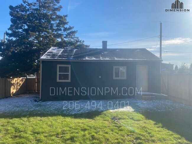 Building Photo - Charming Rambler 2-Bedroom Home with Fully Fenced Yard in Bremerton!
