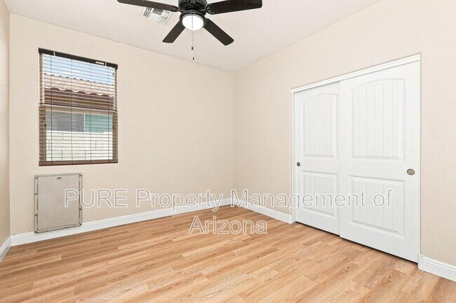 Building Photo - 1711 W Paisley Dr