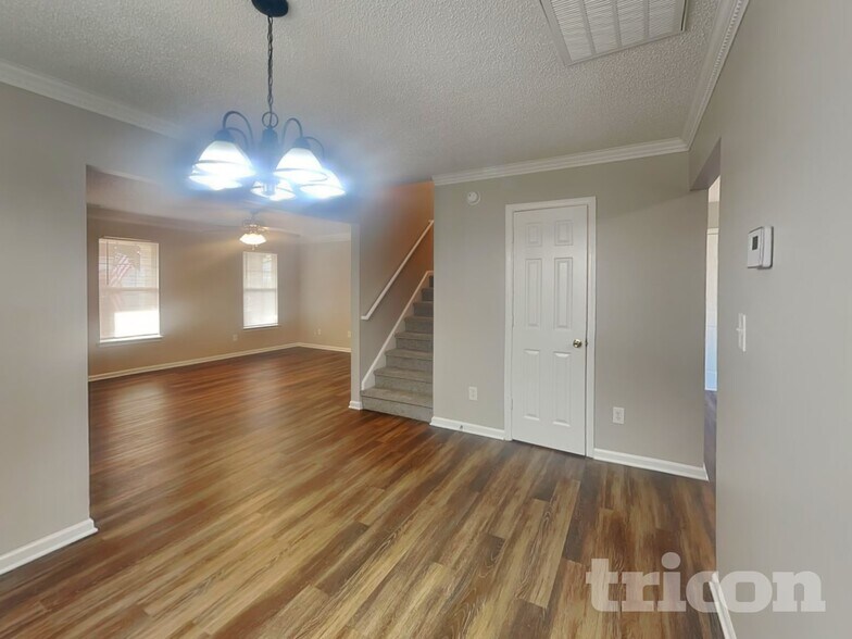 Building Photo - 445 Amir Cir