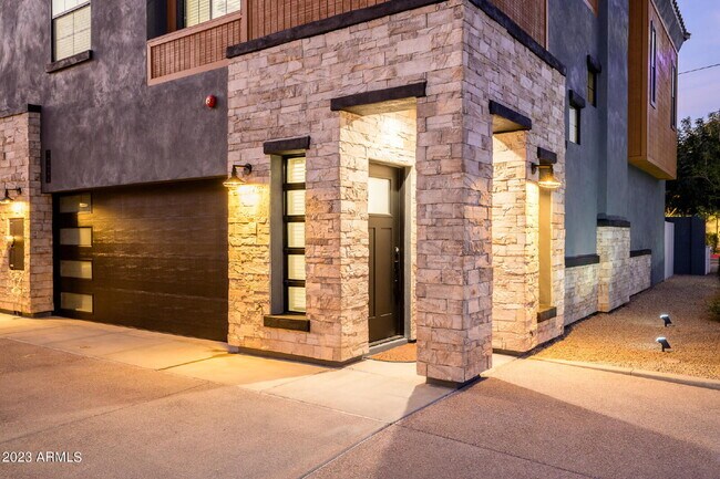 Building Photo - Exclusive Urban Sanctuary—Sophisticated Townhouse in Vibrant Phoenix