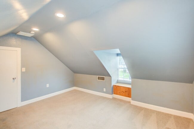 Building Photo - 3 Bed, 2.5 Bath Home in Port Norfolk