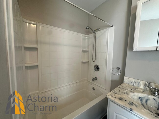 Building Photo - 3 Bedroom Home with Den, Patio/Deck Space, and Fresh Updates