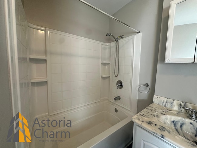 Building Photo - 3 Bedroom Home with Den, Patio/Deck Space,...